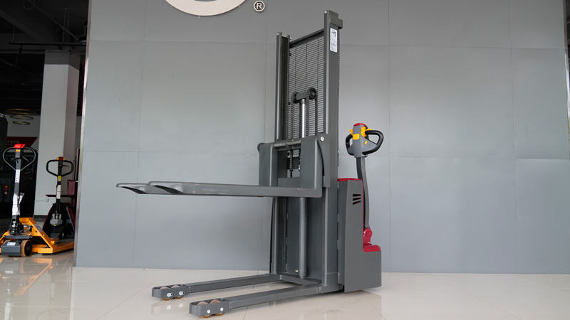 電動(dòng)叉車(chē)有哪些優(yōu)勢(shì)