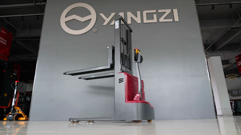 了解您的叉車(chē)類(lèi)型：工業(yè)叉車(chē)